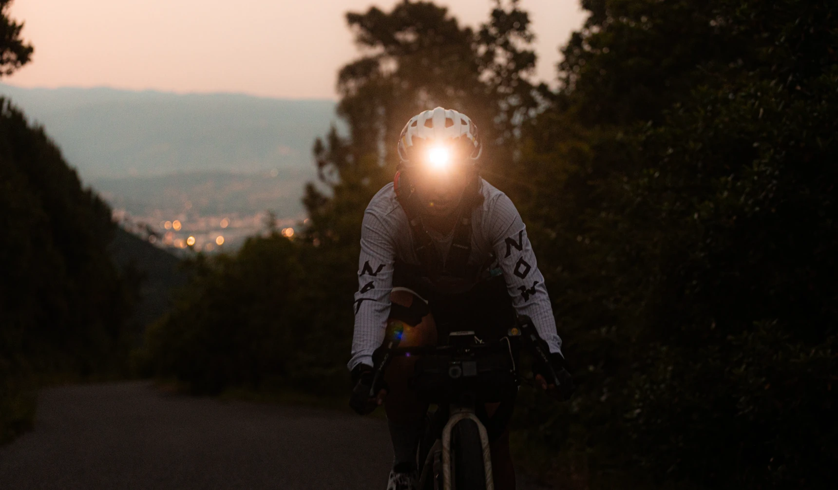 ALIENA — ultracycling, la notte in sella
